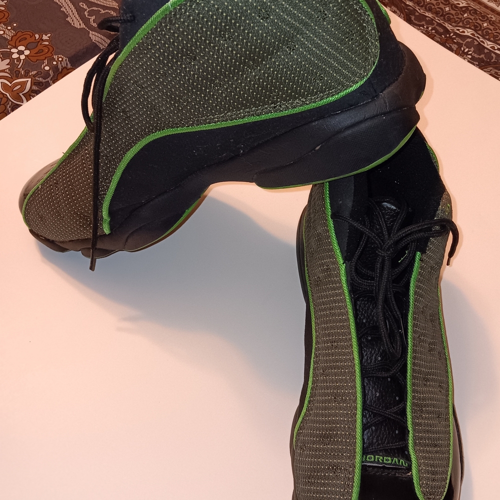 Jordan Men's Black and Green Sneakers